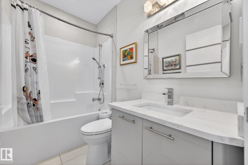 14643 92A Avenue, Edmonton, AB - Indoor Photo Showing Bathroom