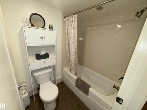 4 pc bathroom with a seperate Sink & Vanity - 102 11303 103 Avenue, Edmonton, AB - Indoor Photo Showing Bathroom