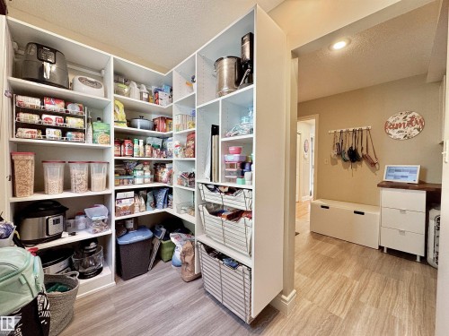 View of storage area - 4 Wolf Crescent Nw, Edmonton, AB - Indoor