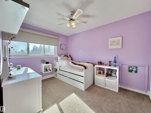 Bedroom with light colored carpet, ceiling fan, and a textured ceiling - 4 Wolf Crescent Nw, Edmonton, AB - Indoor Photo Showing Bedroom