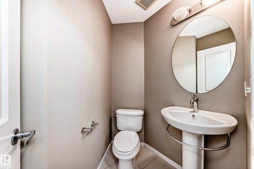 5251 Chappelle Road, Edmonton, AB - Indoor Photo Showing Bathroom