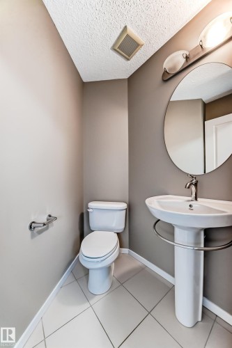 5251 Chappelle Road, Edmonton, AB - Indoor Photo Showing Bathroom