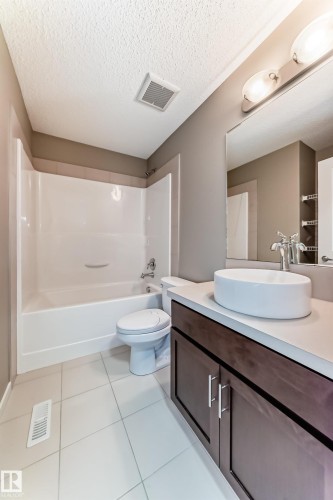 5251 Chappelle Road, Edmonton, AB - Indoor Photo Showing Bathroom