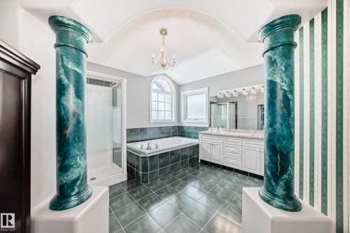 170 Blackburn Drive W, Edmonton, AB - Indoor Photo Showing Bathroom