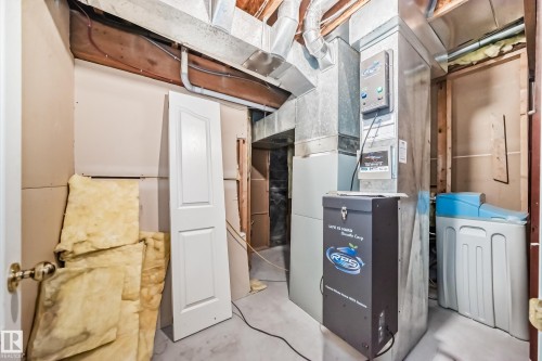 170 Blackburn Drive W, Edmonton, AB - Indoor Photo Showing Laundry Room