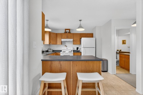 16 225 Blackburn Drive E, Edmonton, AB - Indoor Photo Showing Kitchen