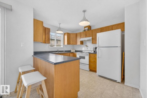 16 225 Blackburn Drive E, Edmonton, AB - Indoor Photo Showing Kitchen