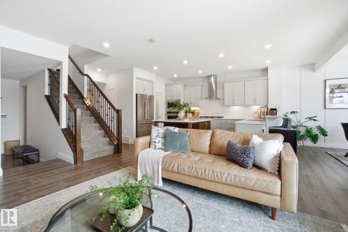 1525 Darby Bay, Edmonton, AB - Indoor Photo Showing Living Room