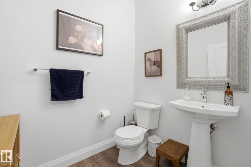 1525 Darby Bay, Edmonton, AB - Indoor Photo Showing Bathroom
