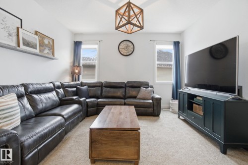 1525 Darby Bay, Edmonton, AB - Indoor Photo Showing Living Room