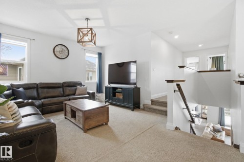 1525 Darby Bay, Edmonton, AB - Indoor Photo Showing Living Room