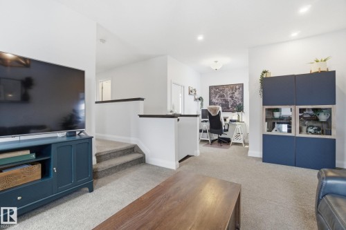 1525 Darby Bay, Edmonton, AB - Indoor Photo Showing Other Room