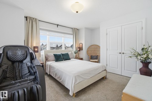 1525 Darby Bay, Edmonton, AB - Indoor Photo Showing Bedroom