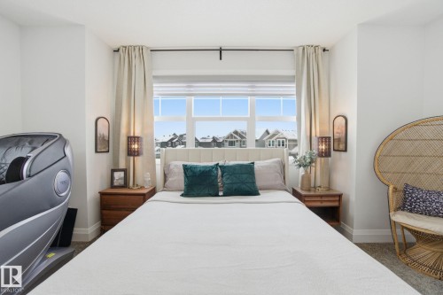 1525 Darby Bay, Edmonton, AB - Indoor Photo Showing Bedroom