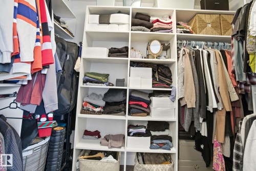 1525 Darby Bay, Edmonton, AB - Indoor With Storage