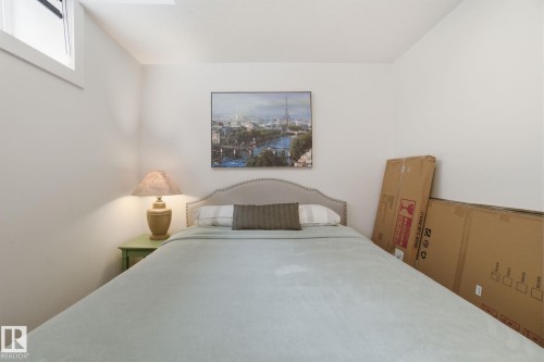 1525 Darby Bay, Edmonton, AB - Indoor Photo Showing Bedroom
