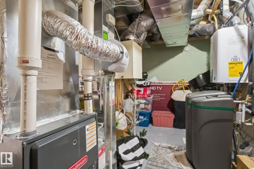1525 Darby Bay, Edmonton, AB - Indoor Photo Showing Basement