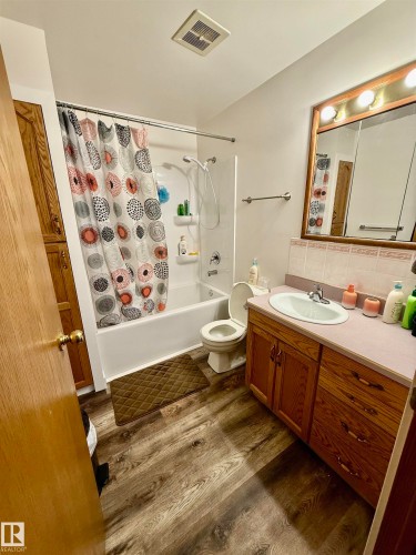 4514 56 Avenue, Barrhead, AB - Indoor Photo Showing Bathroom