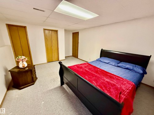 4514 56 Avenue, Barrhead, AB - Indoor Photo Showing Bedroom