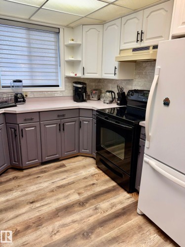 4514 56 Avenue, Barrhead, AB - Indoor Photo Showing Kitchen