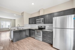 102 804 WELSH Drive  Edmonton, AB T6X 1Y8