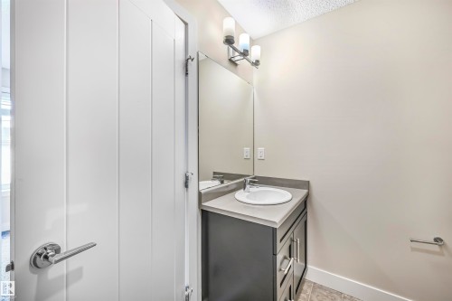 102 804 Welsh Drive, Edmonton, AB - Indoor Photo Showing Bathroom