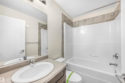 102 804 Welsh Drive, Edmonton, AB - Indoor Photo Showing Bathroom