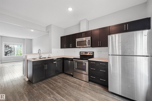 30 804 Welsh Drive, Edmonton, AB - Indoor Photo Showing Kitchen With Double Sink With Upgraded Kitchen