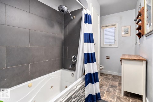 10919 116 Street, Edmonton, AB - Indoor Photo Showing Bathroom