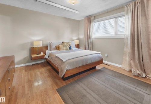 10928 36A Avenue, Edmonton, AB - Indoor Photo Showing Bedroom