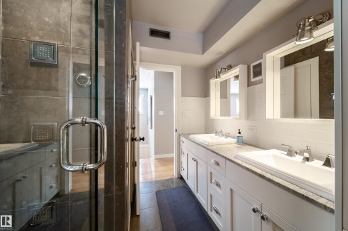 same 4 piece bathroom with steam shower - 8332 120 Street, Edmonton, AB - Indoor Photo Showing Bathroom