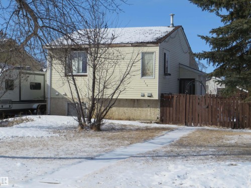 102 Chungo Crescent, Devon, AB - Outdoor