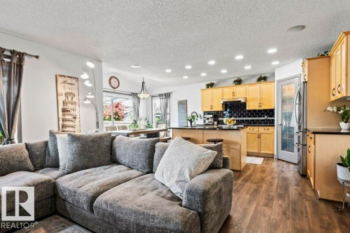 16820 57 Street, Edmonton, AB - Indoor Photo Showing Living Room