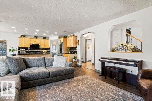 16820 57 Street, Edmonton, AB - Indoor Photo Showing Living Room