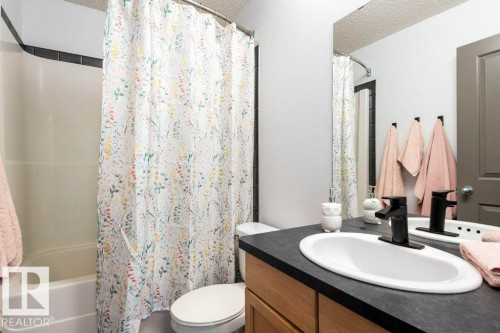 16820 57 Street, Edmonton, AB - Indoor Photo Showing Bathroom