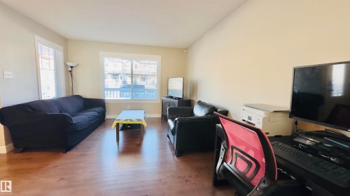 1542 33A Street, Edmonton, AB - Indoor Photo Showing Living Room