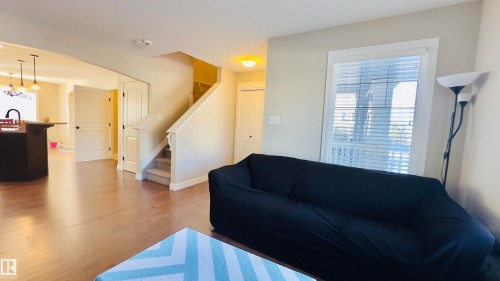 1542 33A Street, Edmonton, AB - Indoor Photo Showing Living Room