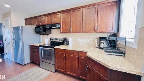 1542 33A Street, Edmonton, AB - Indoor Photo Showing Kitchen