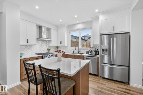 203 Charlesworth Drive, Edmonton, AB - Indoor Photo Showing Kitchen With Upgraded Kitchen