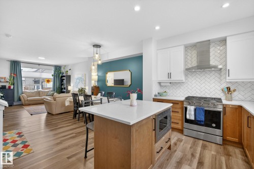 203 Charlesworth Drive, Edmonton, AB - Indoor Photo Showing Kitchen