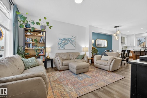 203 Charlesworth Drive, Edmonton, AB - Indoor Photo Showing Living Room