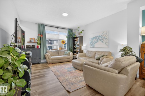 203 Charlesworth Drive, Edmonton, AB - Indoor Photo Showing Living Room