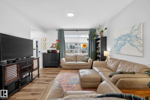 203 Charlesworth Drive, Edmonton, AB - Indoor Photo Showing Living Room