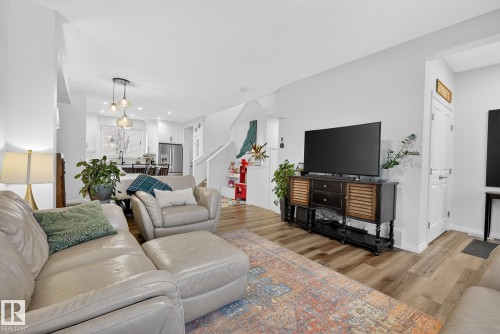 203 Charlesworth Drive, Edmonton, AB - Indoor Photo Showing Living Room
