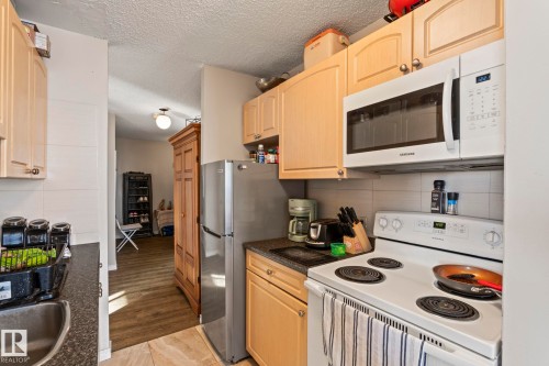 1602 10883 Saskatchewan Drive Nw, Edmonton, AB - Indoor Photo Showing Kitchen