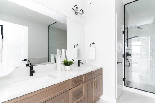 25 7121 May Crescent, Edmonton, AB - Indoor Photo Showing Bathroom