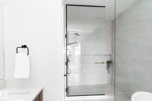 25 7121 May Crescent, Edmonton, AB - Indoor Photo Showing Bathroom