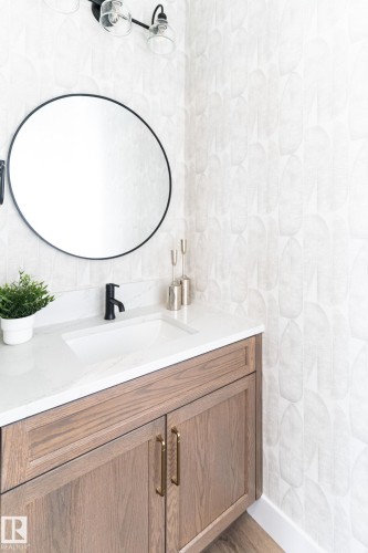 25 7121 May Crescent, Edmonton, AB - Indoor Photo Showing Bathroom