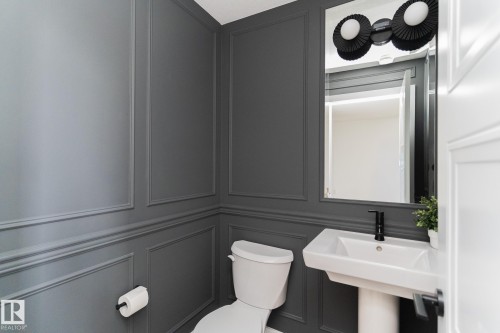 25 7121 May Crescent, Edmonton, AB - Indoor Photo Showing Bathroom