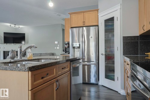 16 Hartwick Gate, Spruce Grove, AB - Indoor Photo Showing Kitchen With Double Sink With Upgraded Kitchen